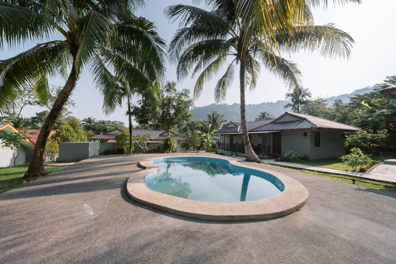 Surfer'S Village Khao Lak Exterior photo