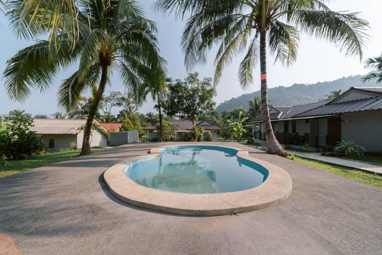 Surfer'S Village Khao Lak Exterior photo